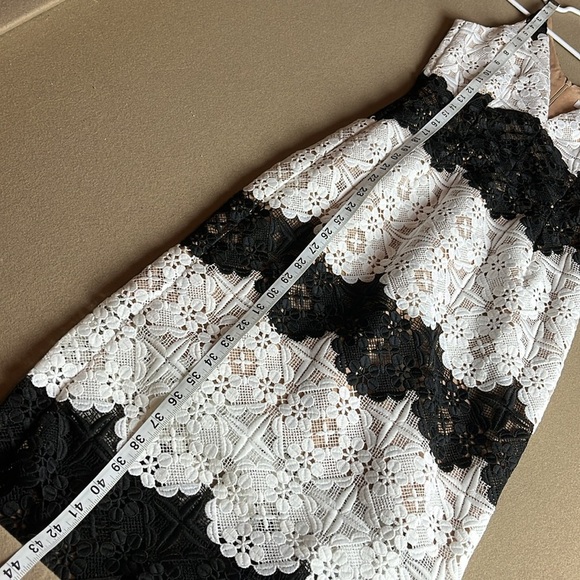 DRESS THE POPULATION NWT - VERA LACE PLUNGE NECK BLACK/WHITE MIDI DRESS- S - Picture 12 of 13